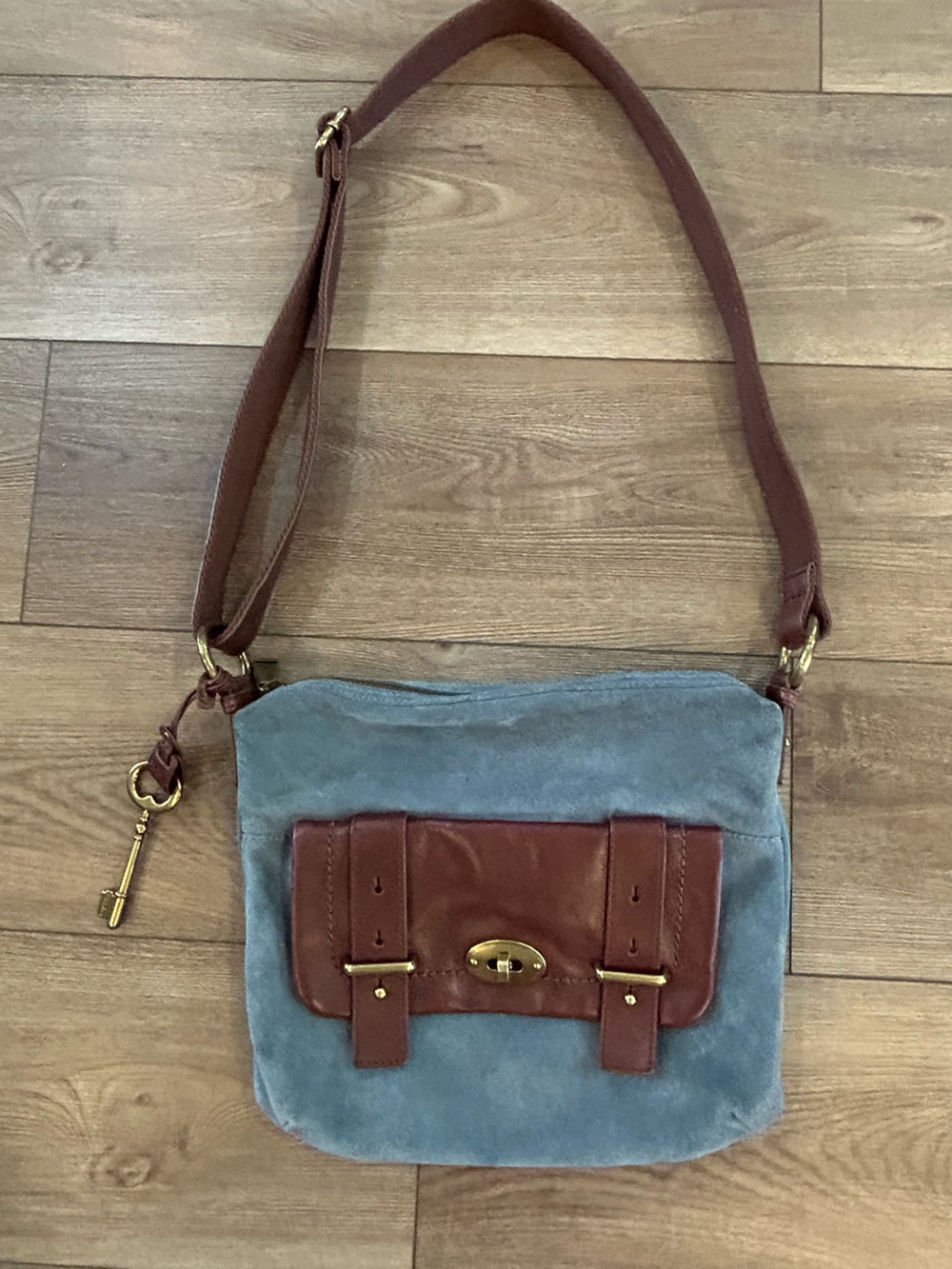 Fossil Long Live Vintage Blue Suede Leather Crossbody Shoulder Bag Key Charm